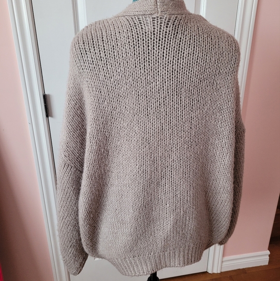 Asos fluffy oversized balloon sleeve cardigan! - Picture 6 of 8